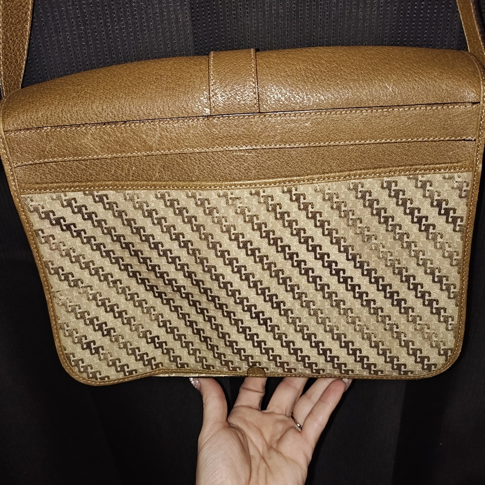 Gucci GG Vintage Shoulder Bag - Picture 7 of 15